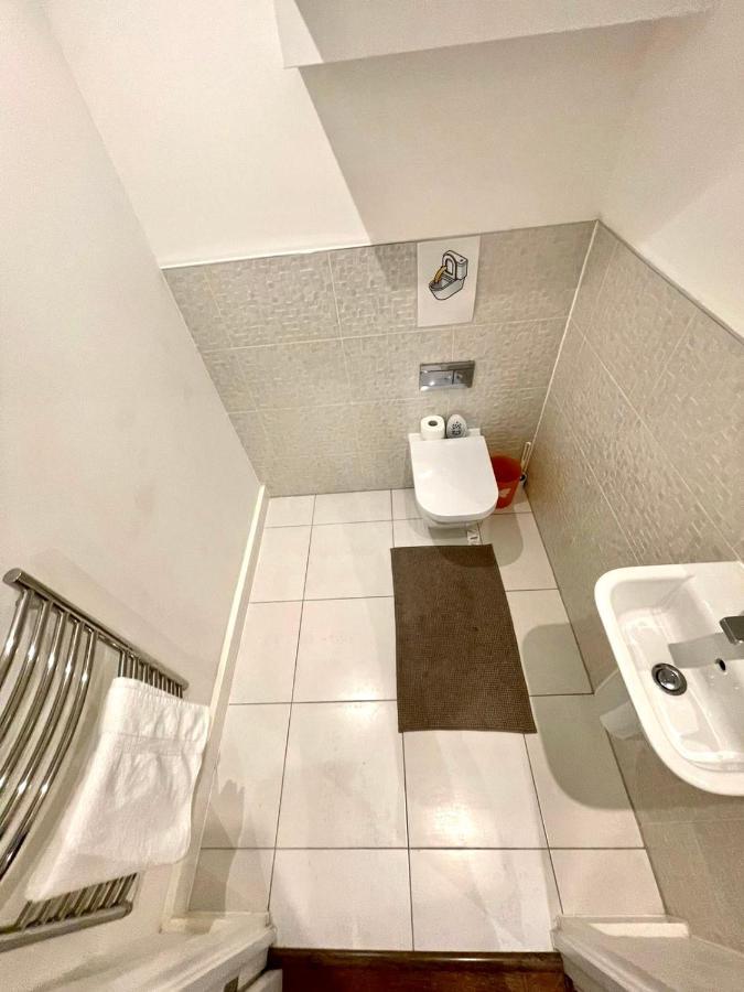 London Stratford Luxury House, 5 Minutes Walk Station, Westfield, 3 Bedrooms 3 Bathrooms, Reception, Garden, Parking Ngoại thất bức ảnh