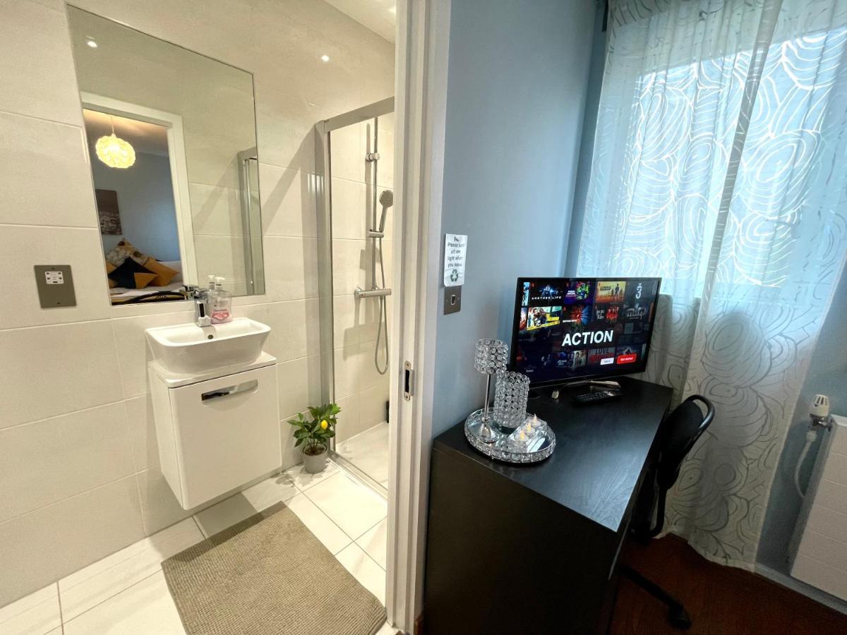 London Stratford Luxury House, 5 Minutes Walk Station, Westfield, 3 Bedrooms 3 Bathrooms, Reception, Garden, Parking Ngoại thất bức ảnh